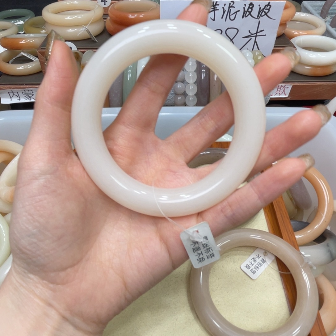 话***你石英岩玉未镶嵌手镯