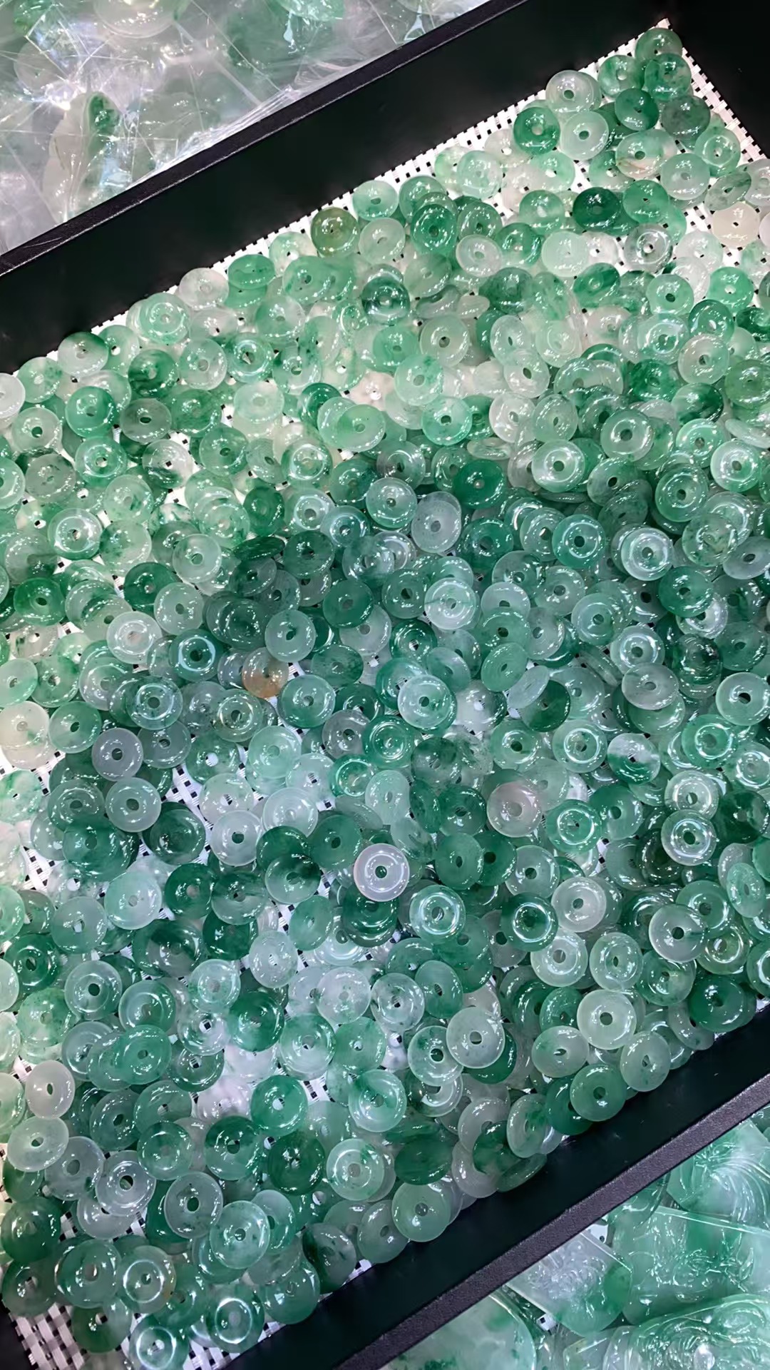 天然石英质玉非洲翠平安扣未镶嵌拍一发一