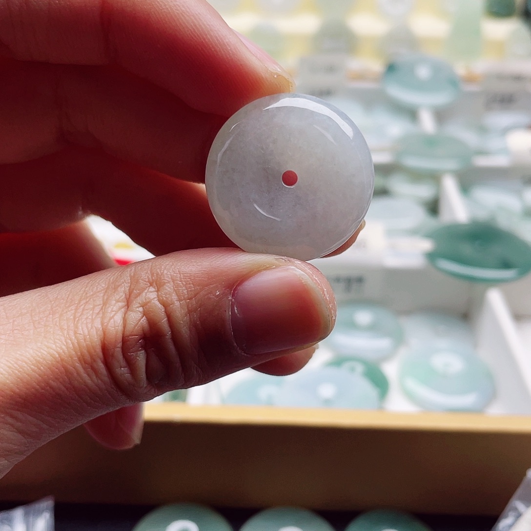 翡翠颈饰未镶嵌天然翡翠