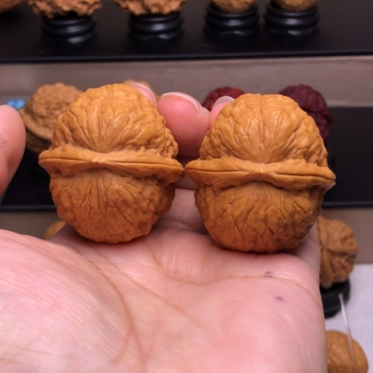 文玩核桃把件九五玄铁42