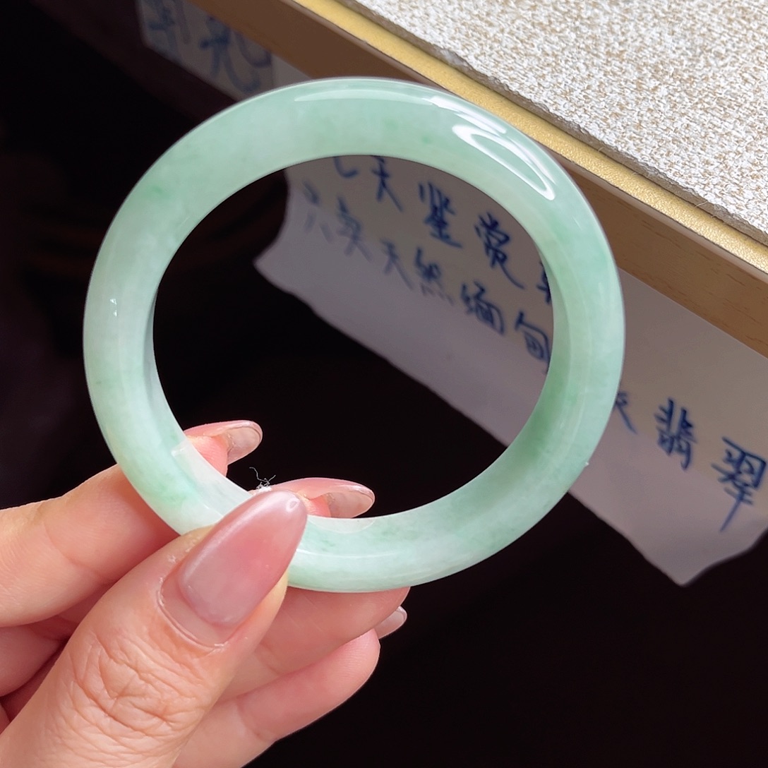 翡翠未镶嵌手镯手镯