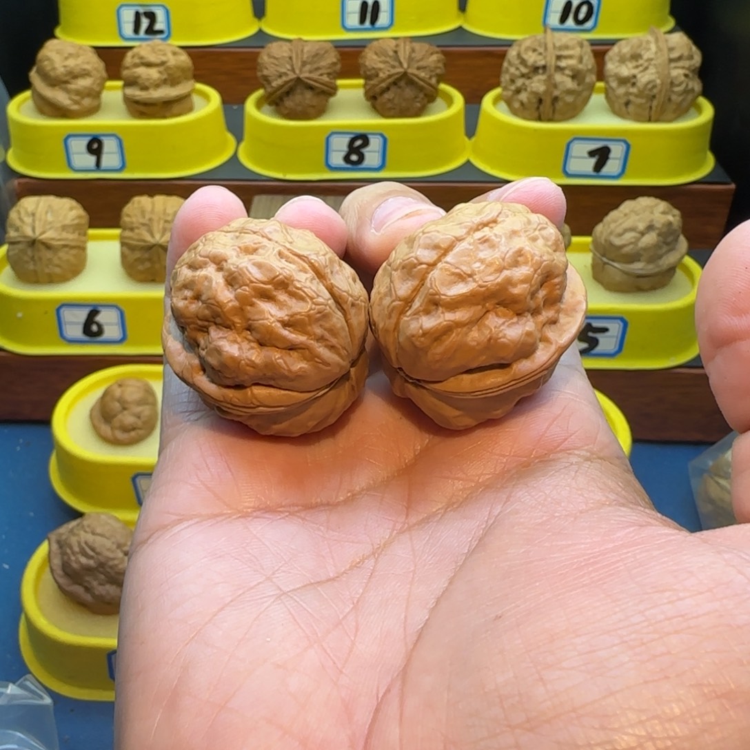 土****桃核把件金蟾疙瘩包