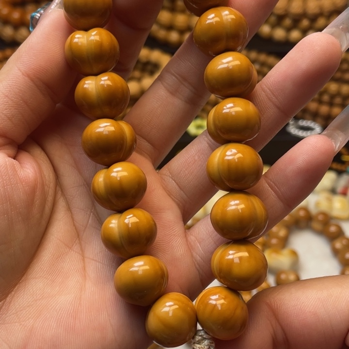 猴头核桃吊坠微瑕柯基屁桃