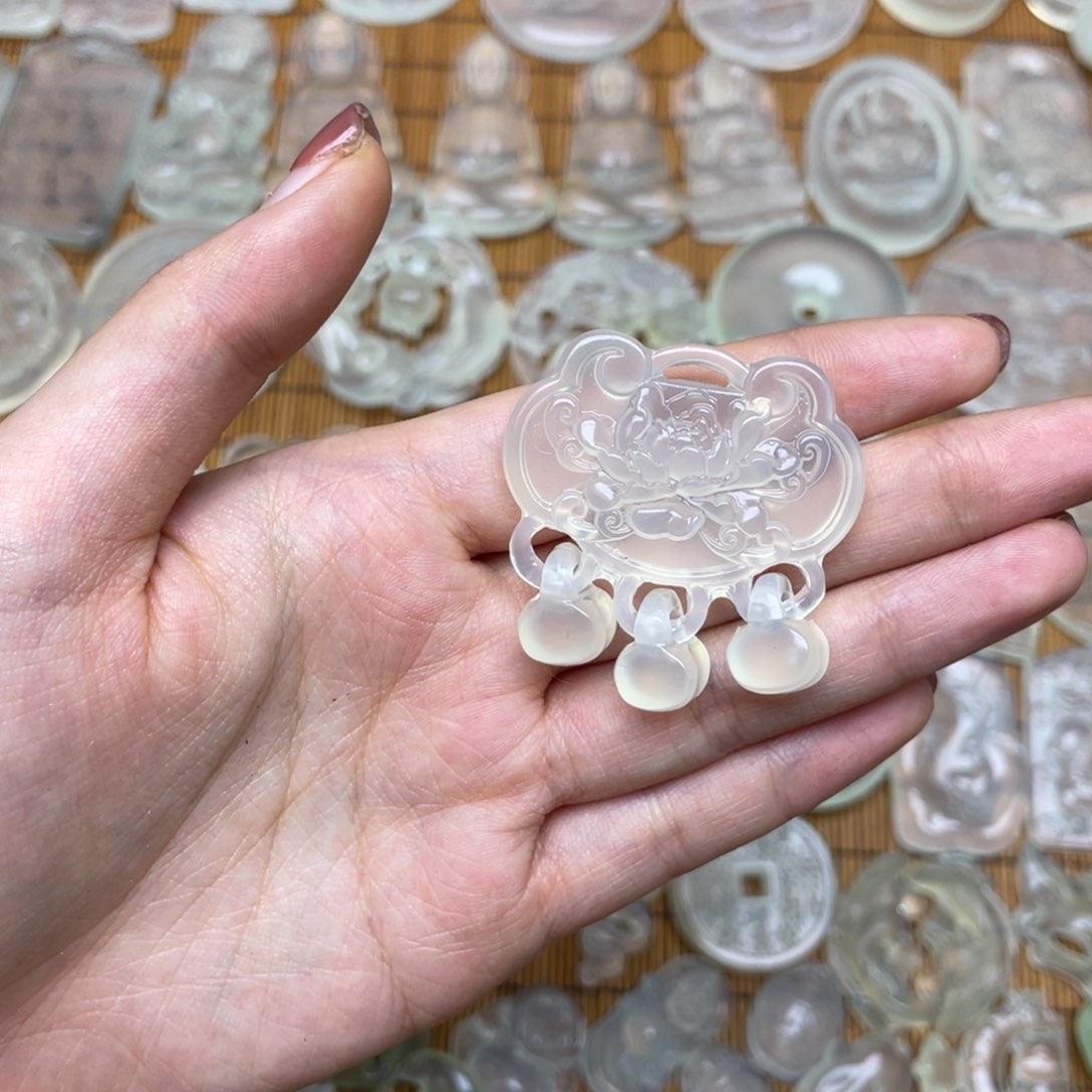 未镶嵌蛇纹石玉颈饰依*ღ