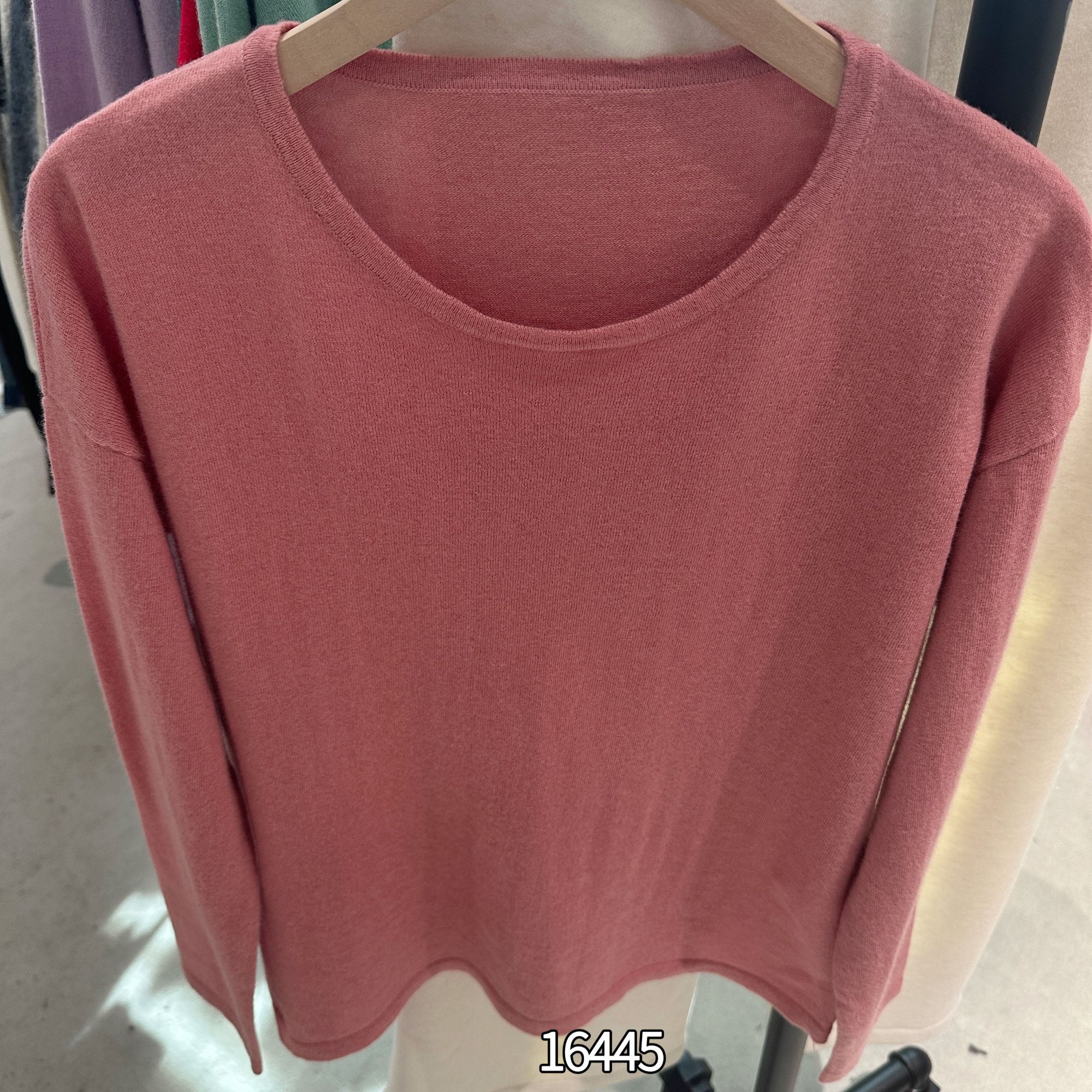 16445（部分无水洗唛，介意慎拍）WANGDAN新款净版圆领针织衫