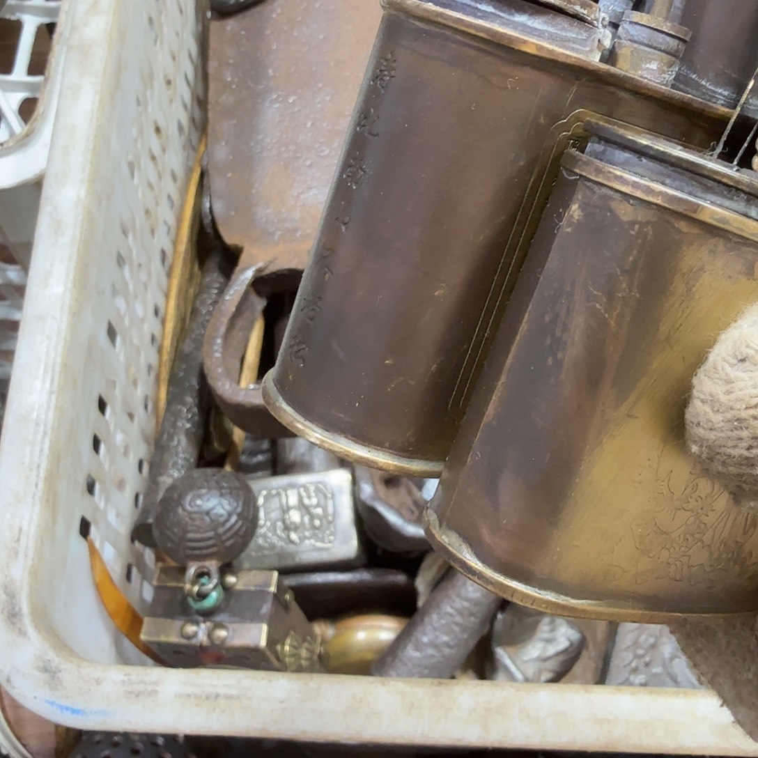 一***来一物一图，工艺品。