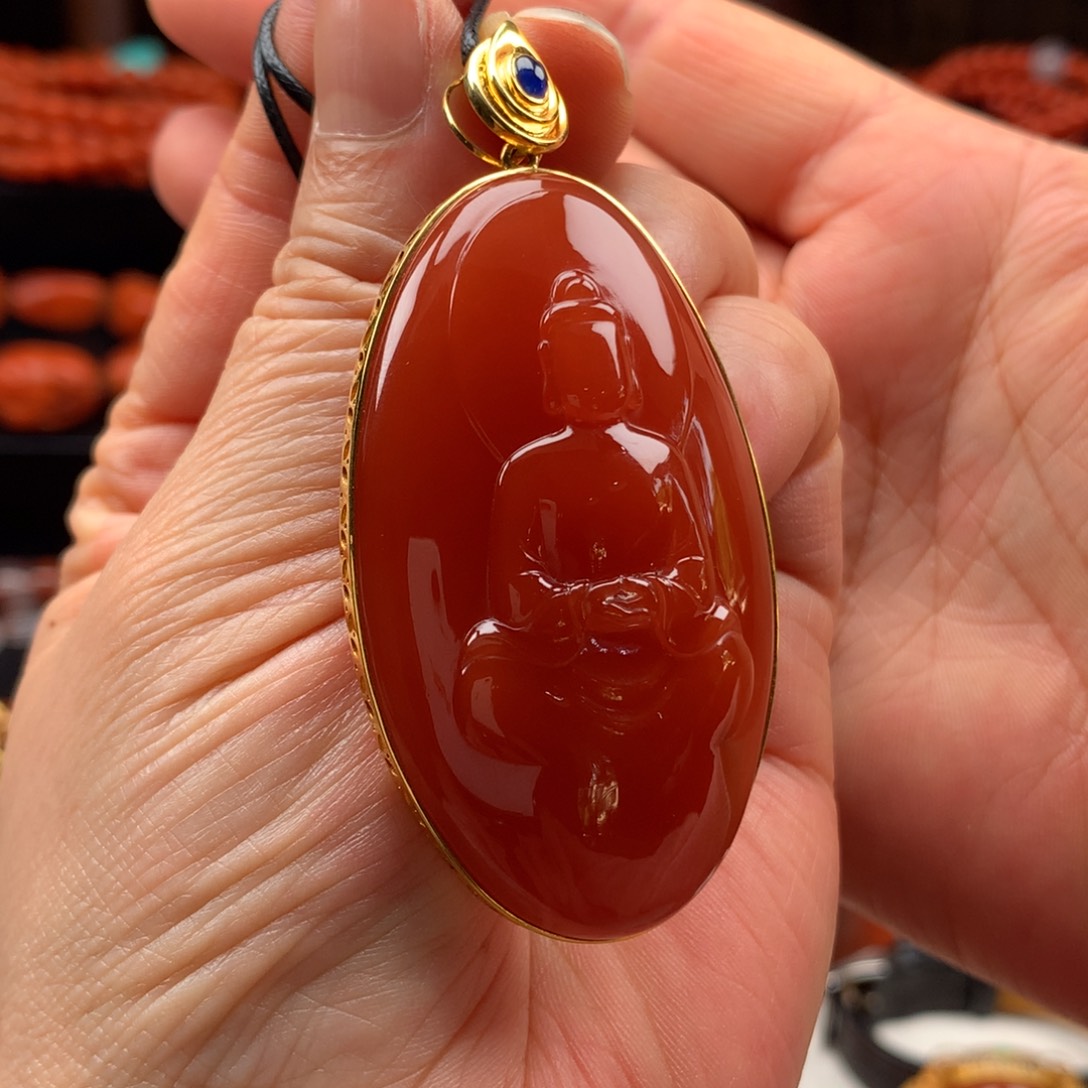 南红玛瑙手串18K金镶嵌依**牧