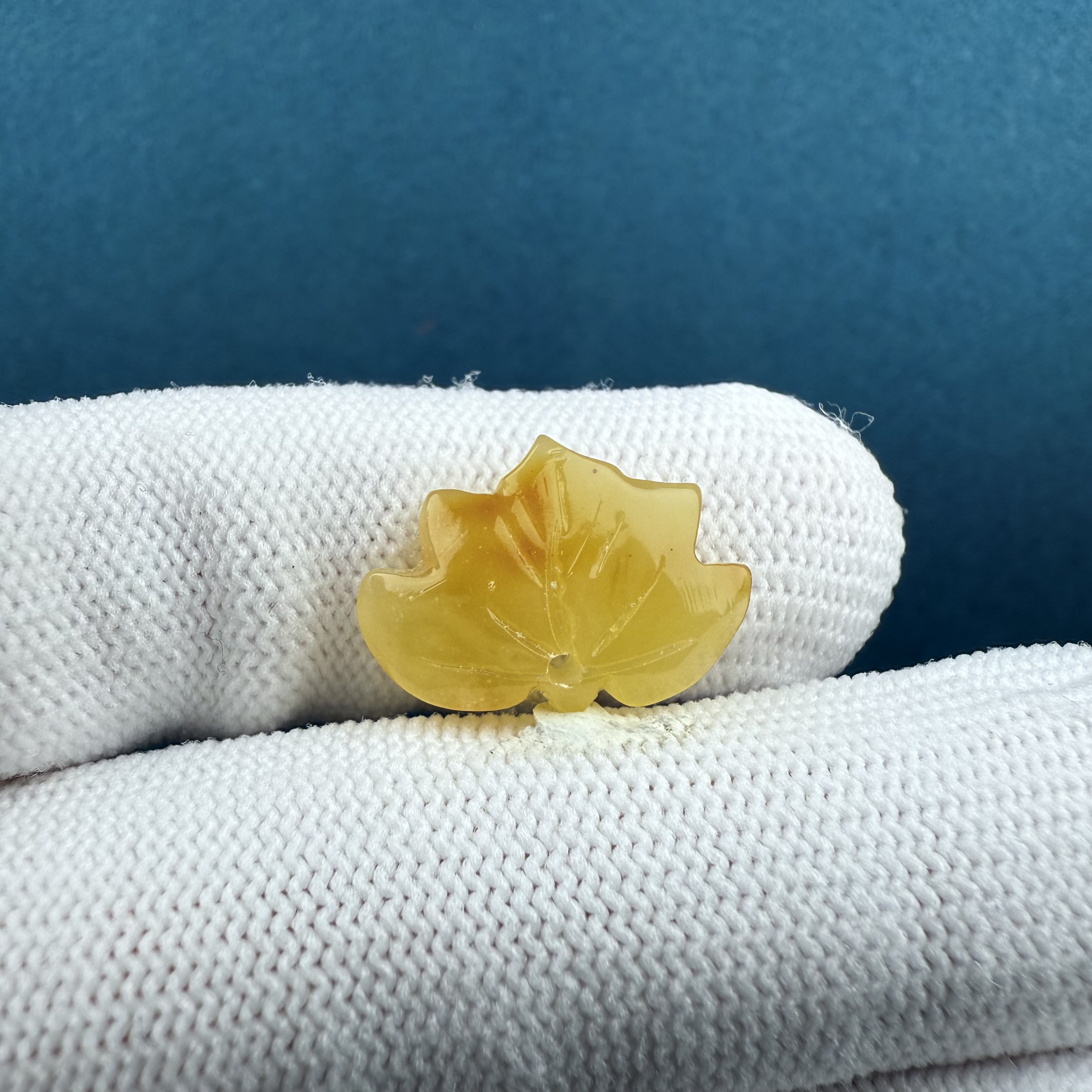 D2173天然原矿蜜蜡 瑕疵特价 树叶18.7*13.2mm支持鉴定假一罚十