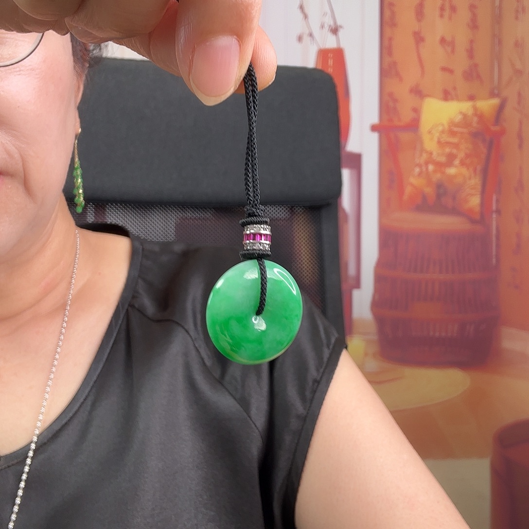 翡翠未镶嵌颈饰厚装平安扣