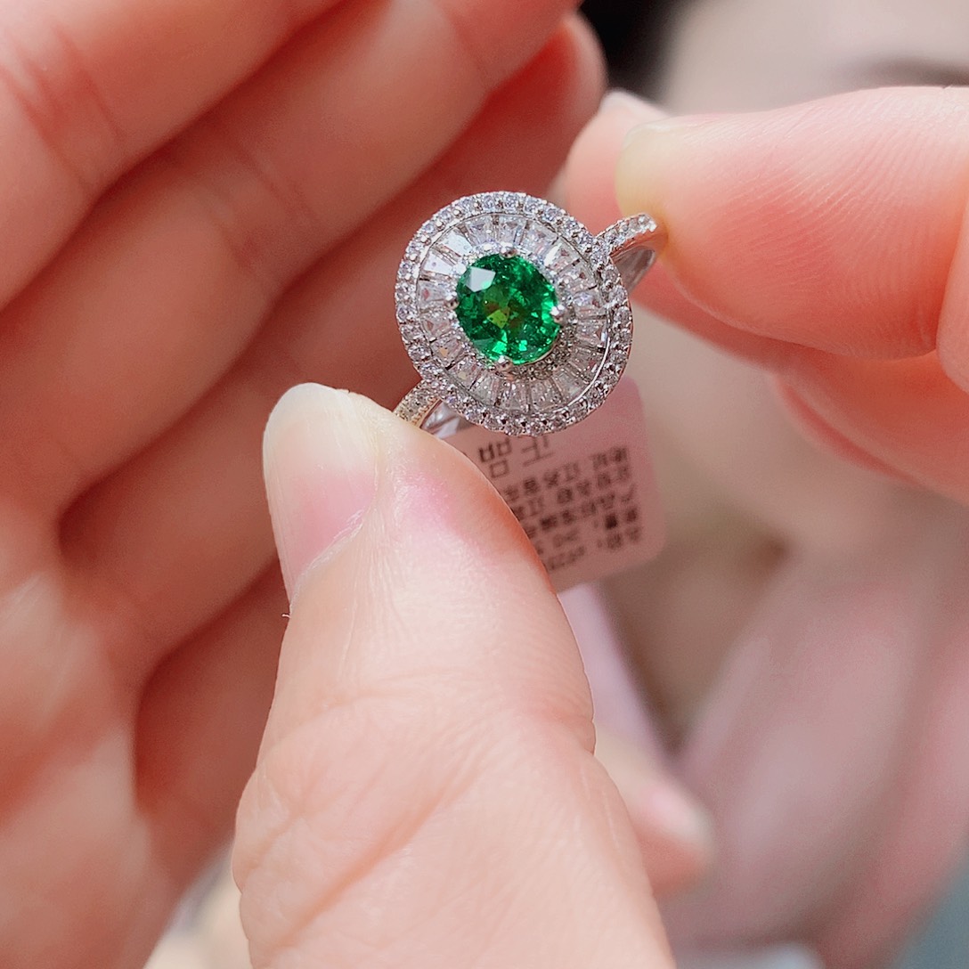 银S925镶嵌戒指石榴石（沙弗莱）