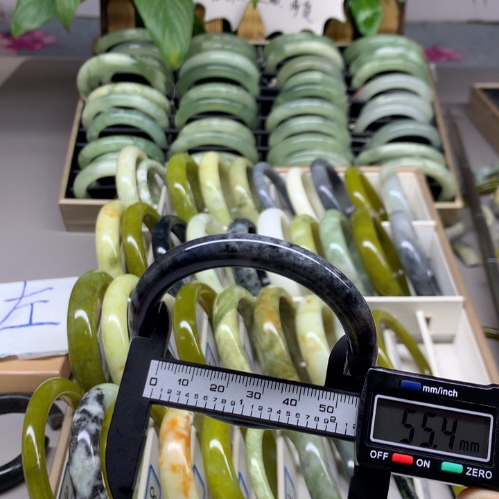 未镶嵌蛇纹石玉手镯11