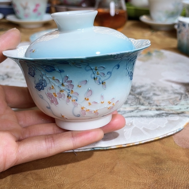 【闪购商品】瓷片幽蓝藤雾盖碗哈哈哈