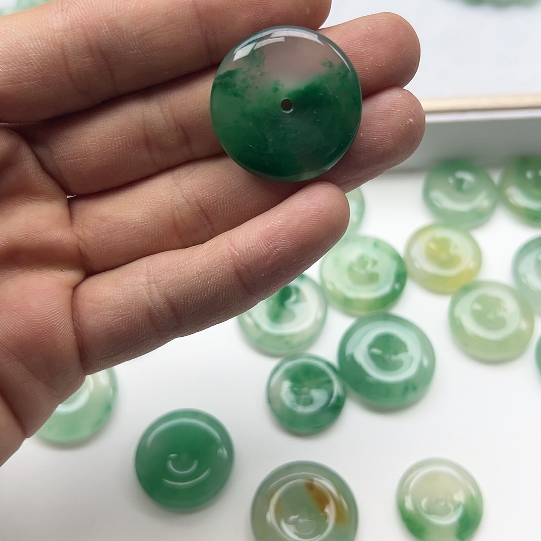 石英质玉颈饰未镶嵌