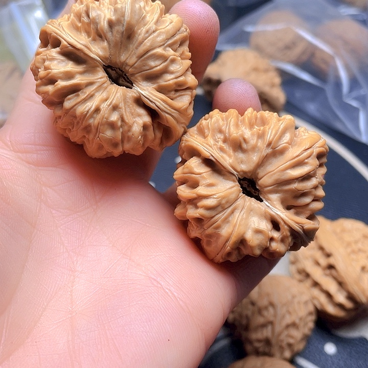 文玩核桃吊坠O****O闷墩子一对