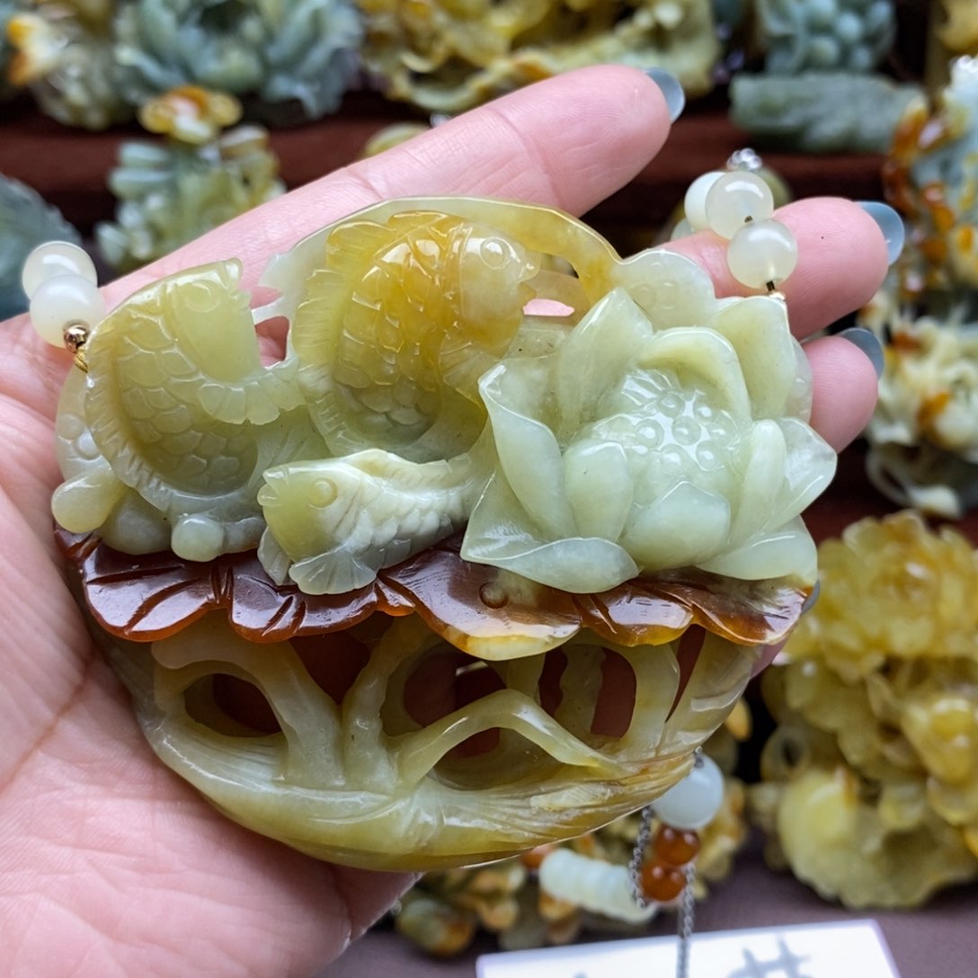 蛇纹石玉颈饰未镶嵌