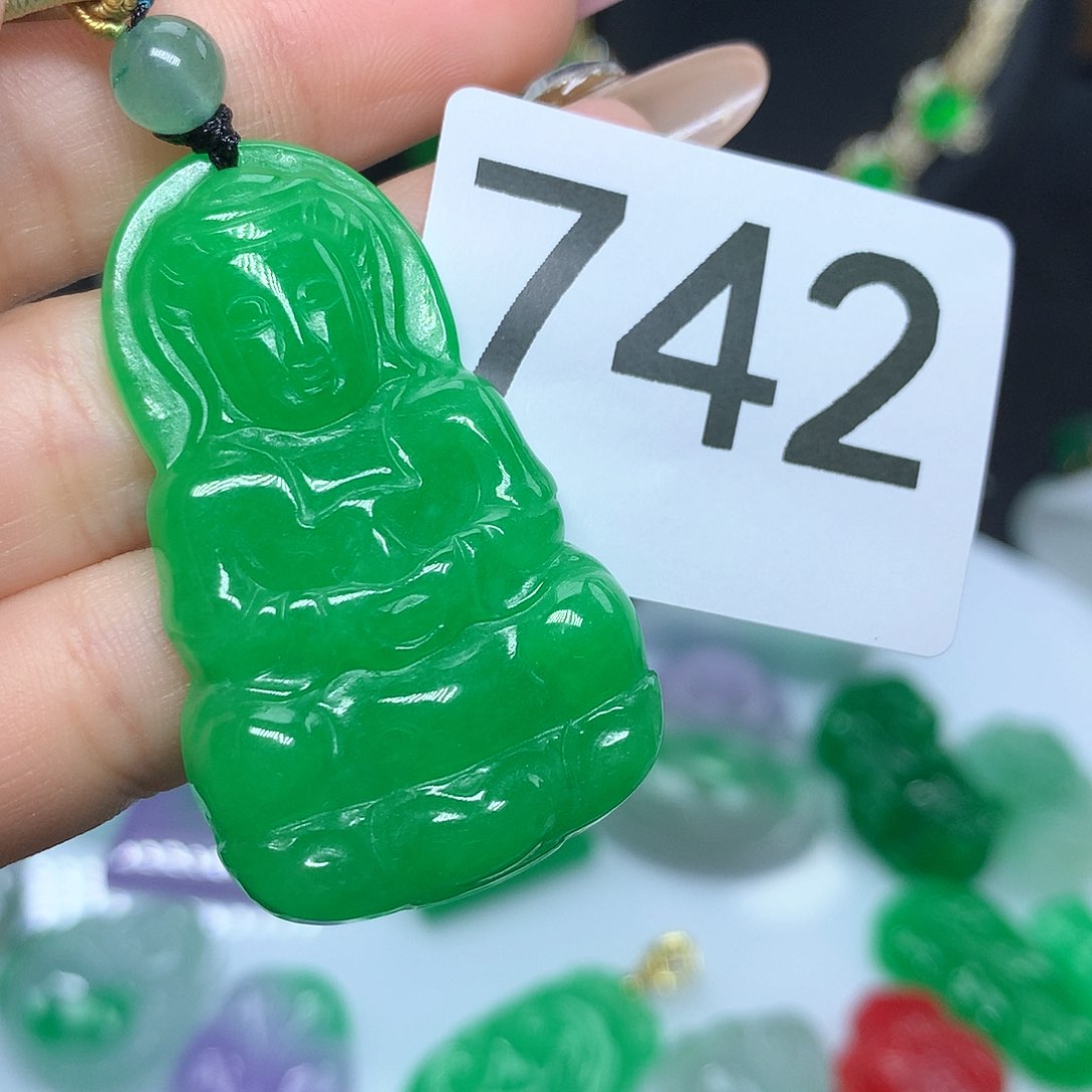 翡翠吊坠(赠链)未镶嵌