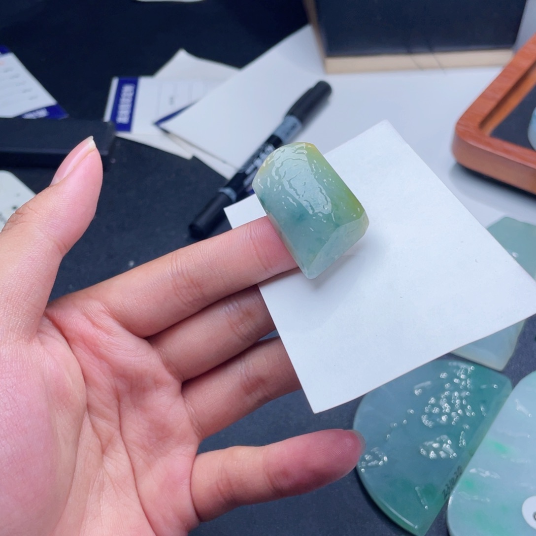 定制翡翠未镶嵌小挂件料