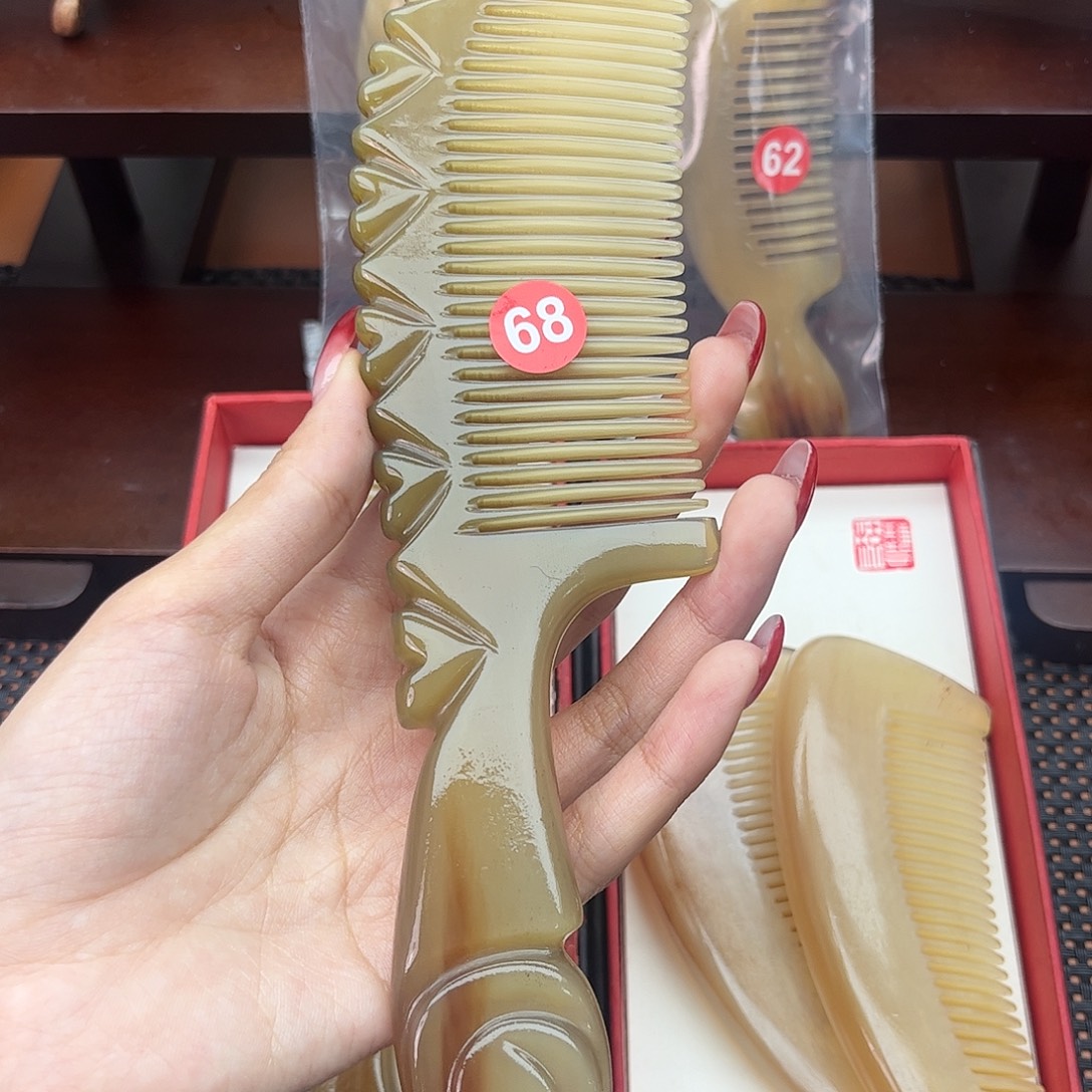 如***月纯手工制作纯牛角梳子