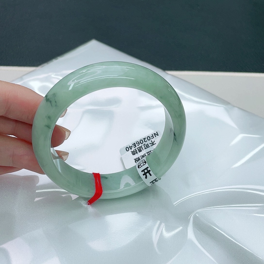 翡翠手镯未镶嵌正55