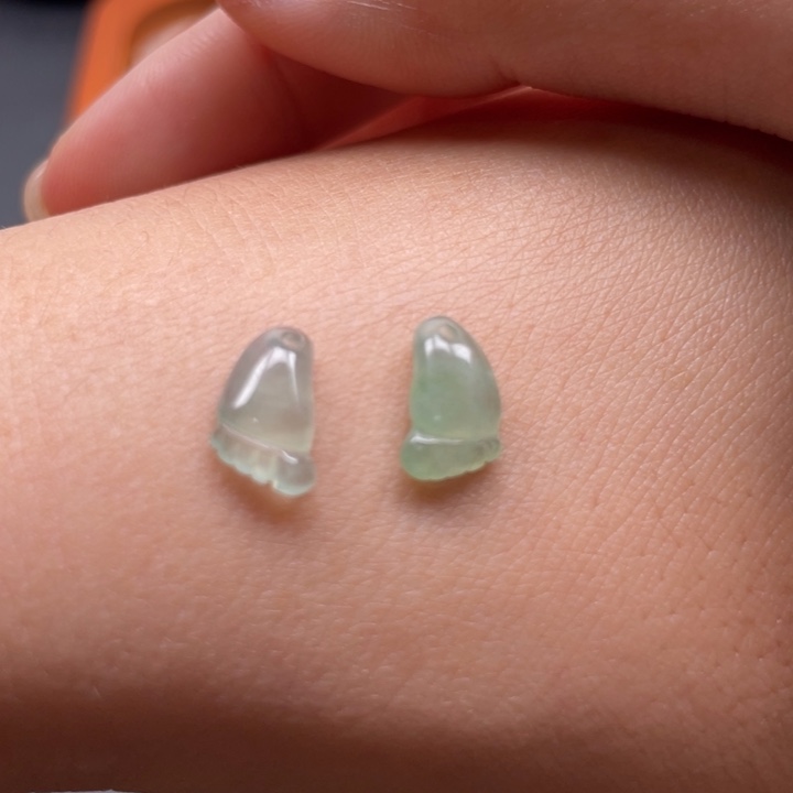 翡翠未镶嵌颈饰脚丫