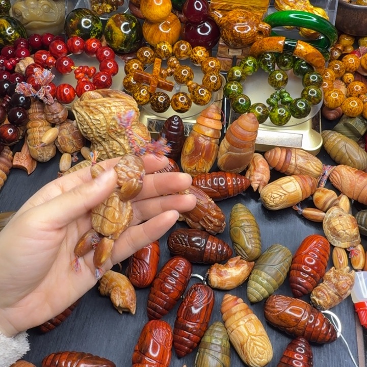 松木琥珀木文玩把件