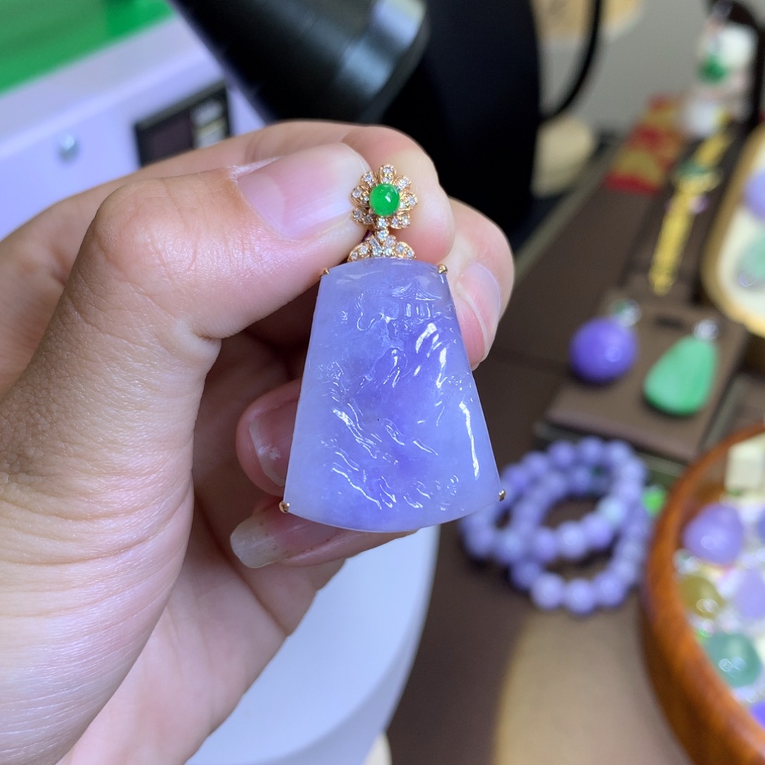 翡翠18K金镶嵌颈饰翡翠