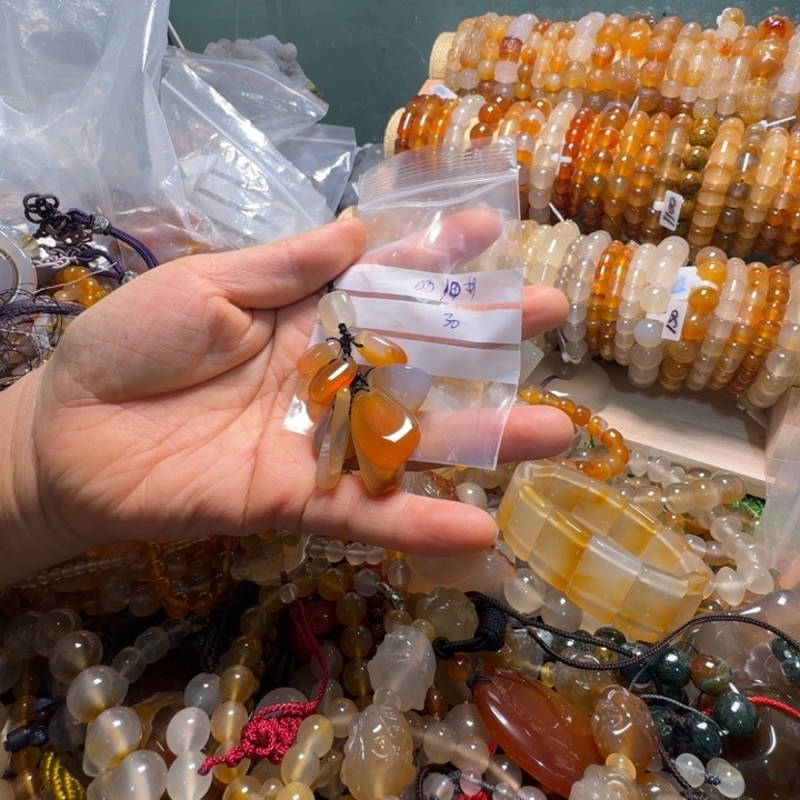 用***7玛瑙/玉髓未镶嵌颈饰0010