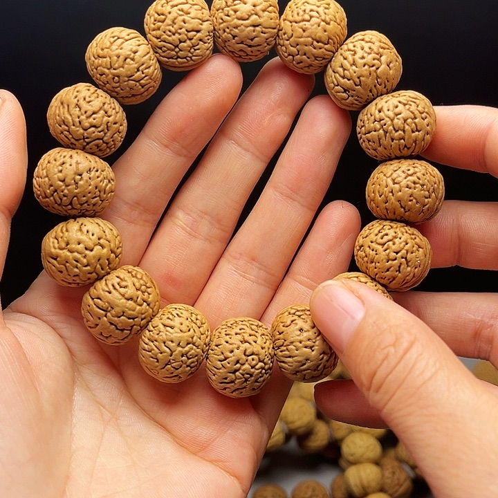 李***涛吊坠桃核桃核手串