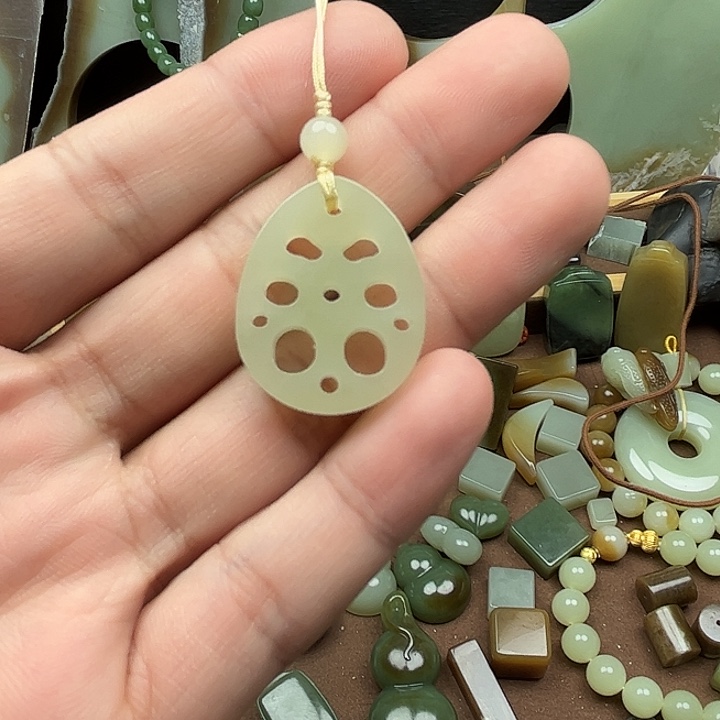 和田玉未镶嵌挂件