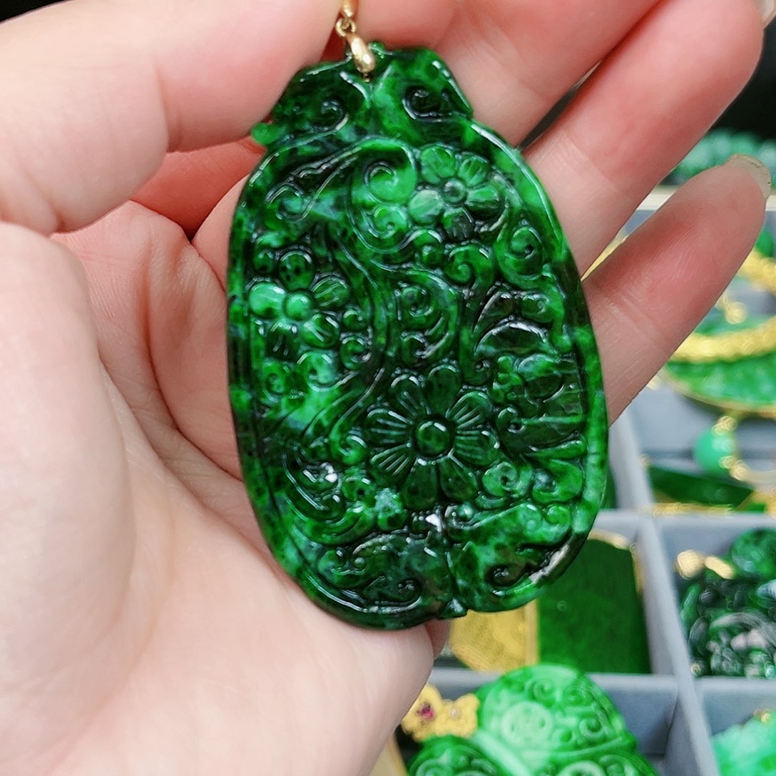 翡翠颈饰18K金镶嵌吊坠