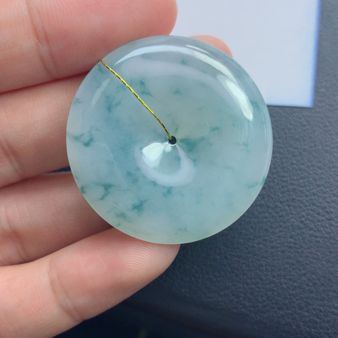 翡翠颈饰未镶嵌平安扣