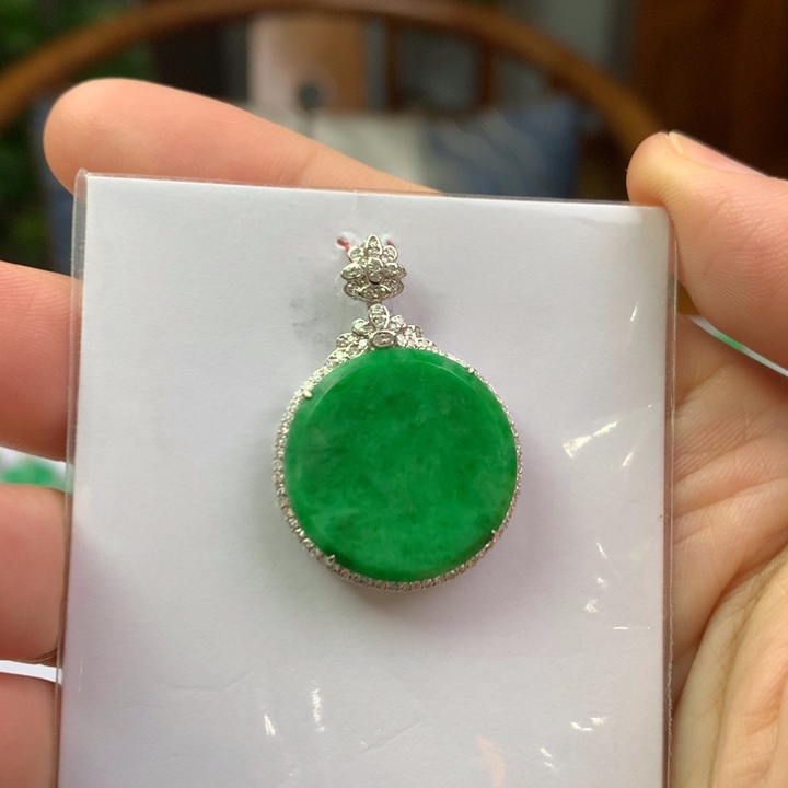 翡翠18K金镶嵌颈饰翡翠吊坠