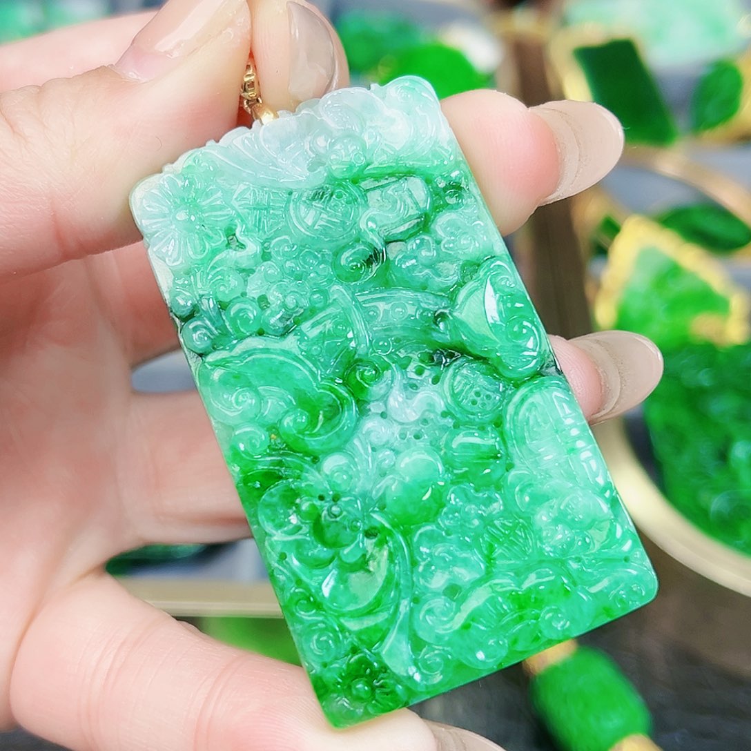 翡翠颈饰18K金镶嵌吊坠