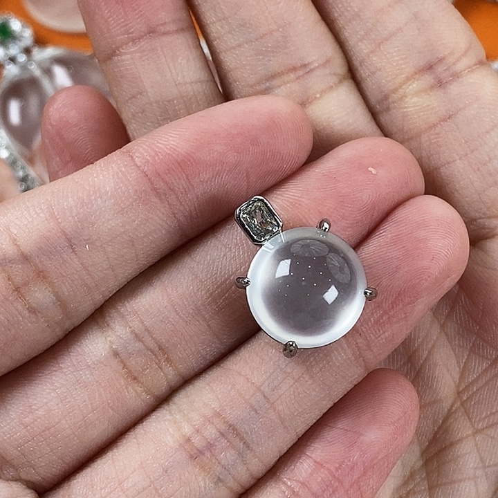 石英质玉合金颈饰