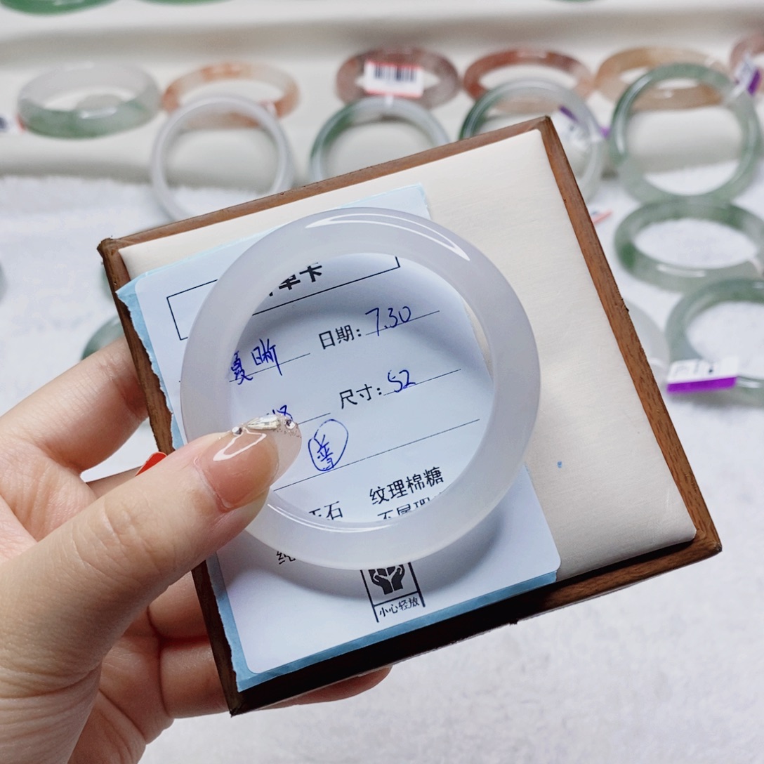 夏***晰石英质玉手镯未镶嵌