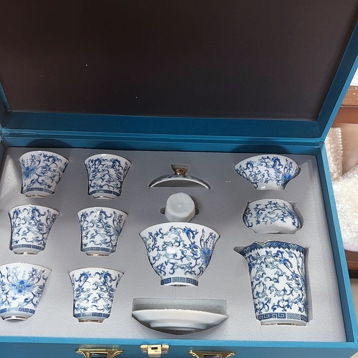 孤品茶具套装等。            