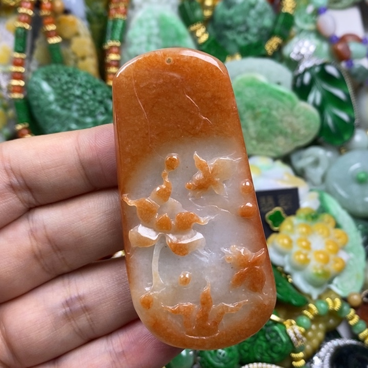 翡翠未镶嵌吊坠(赠链)