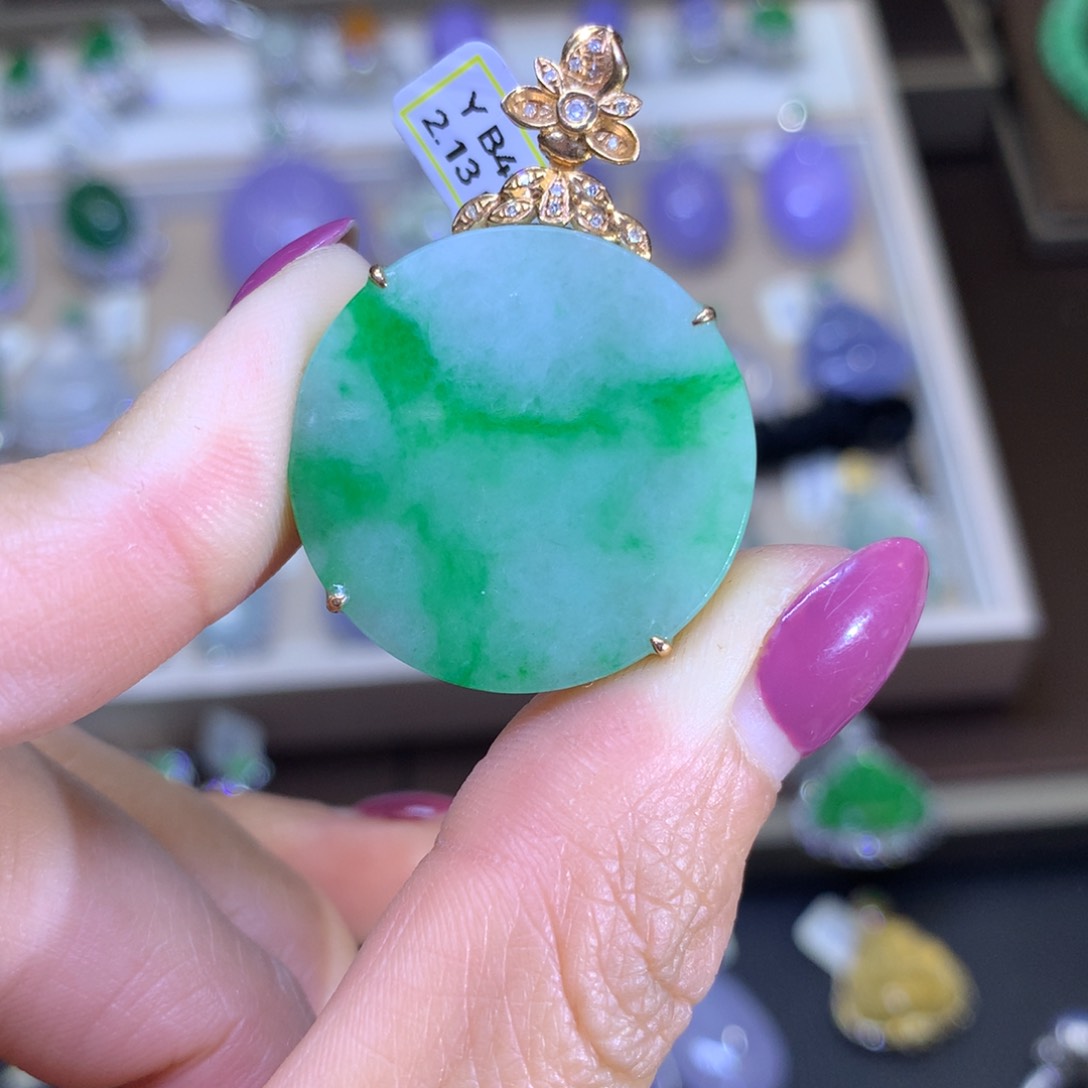 翡翠颈饰18K金镶嵌翡翠