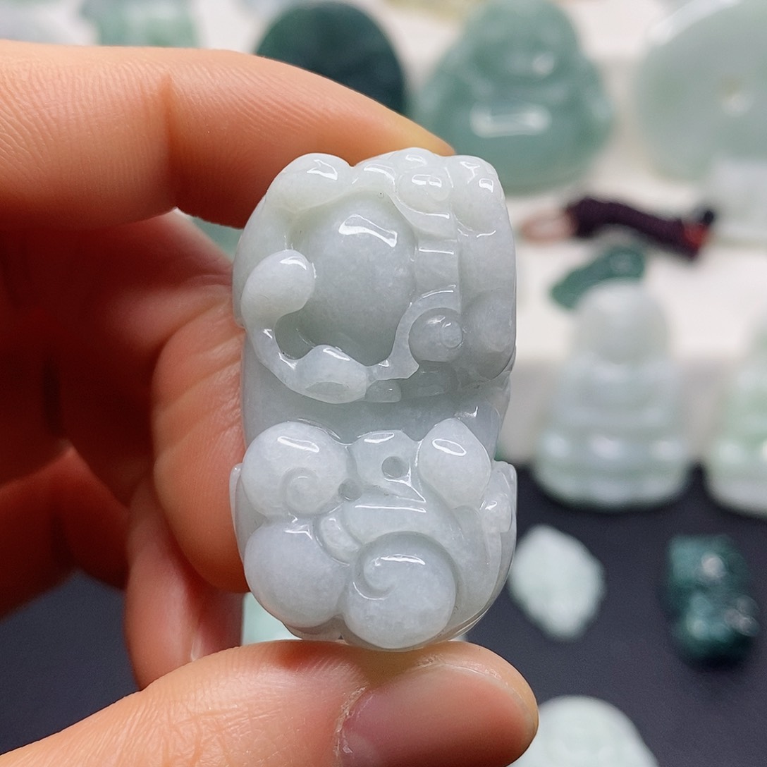 翡翠颈饰未镶嵌吊坠