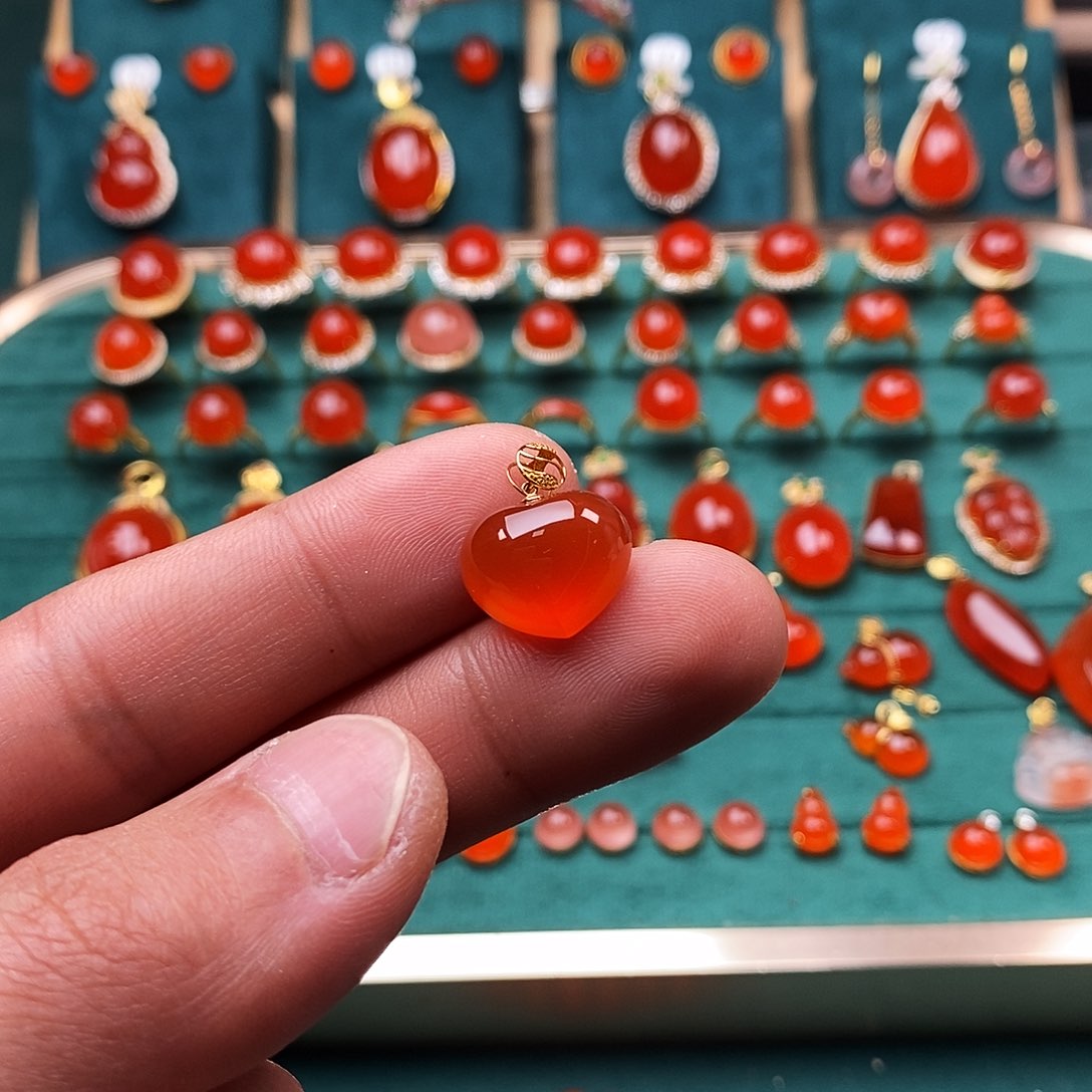 南红玛瑙颈饰18K金镶嵌