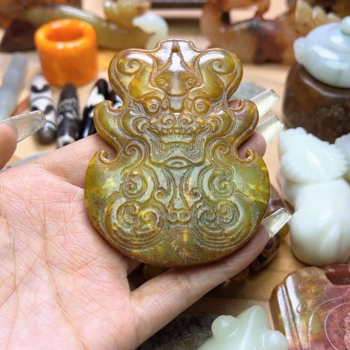 【闪购商品】蛇纹石玉颈饰未镶嵌