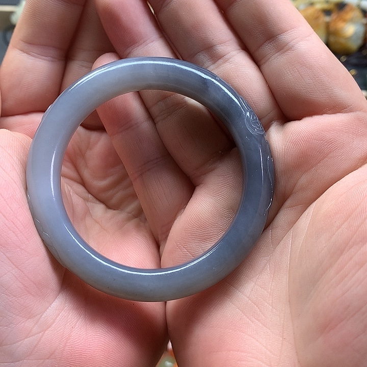 梅***姐和田玉未镶嵌手链