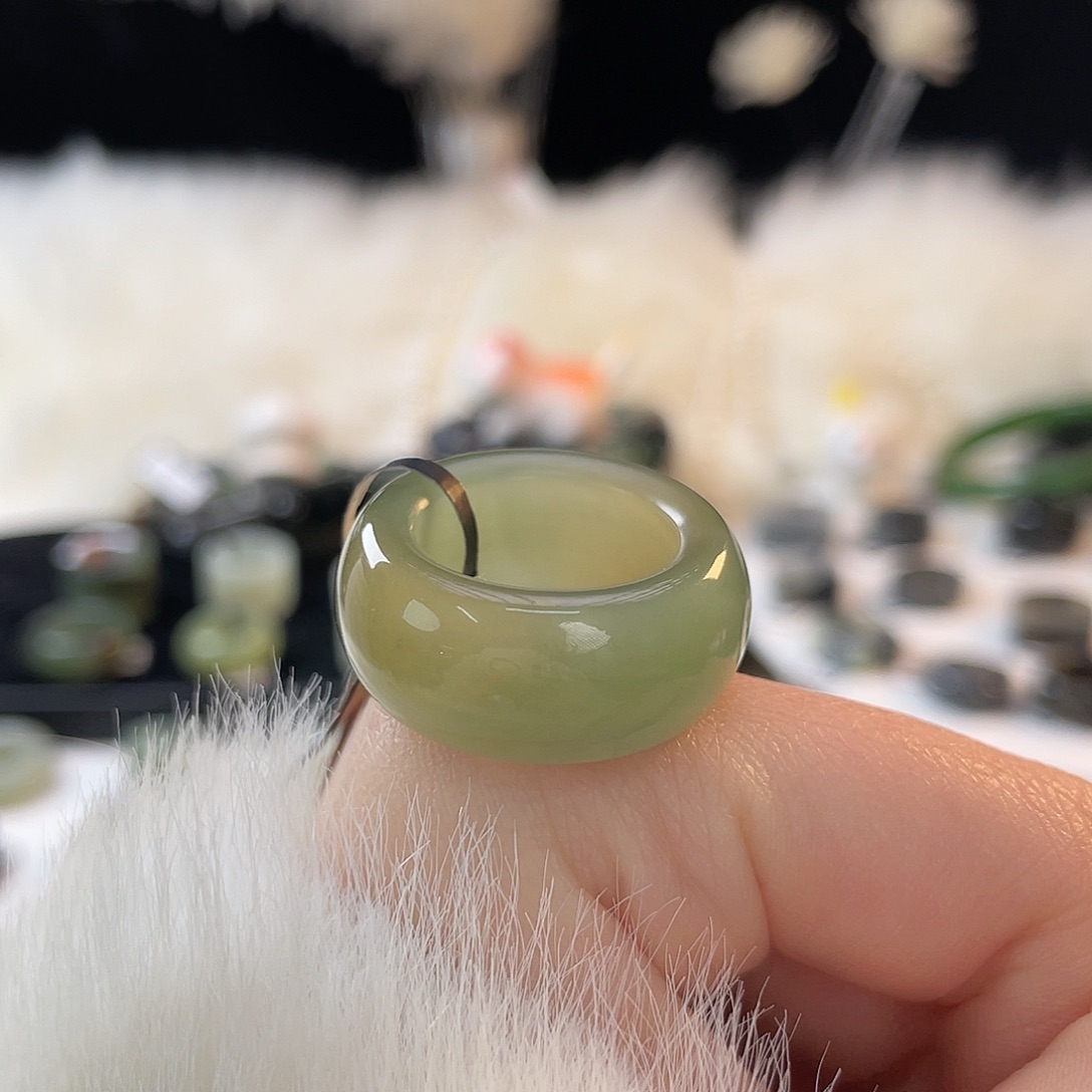 一***子和田玉未镶嵌戒指k72湖水绿墩墩17.4mm