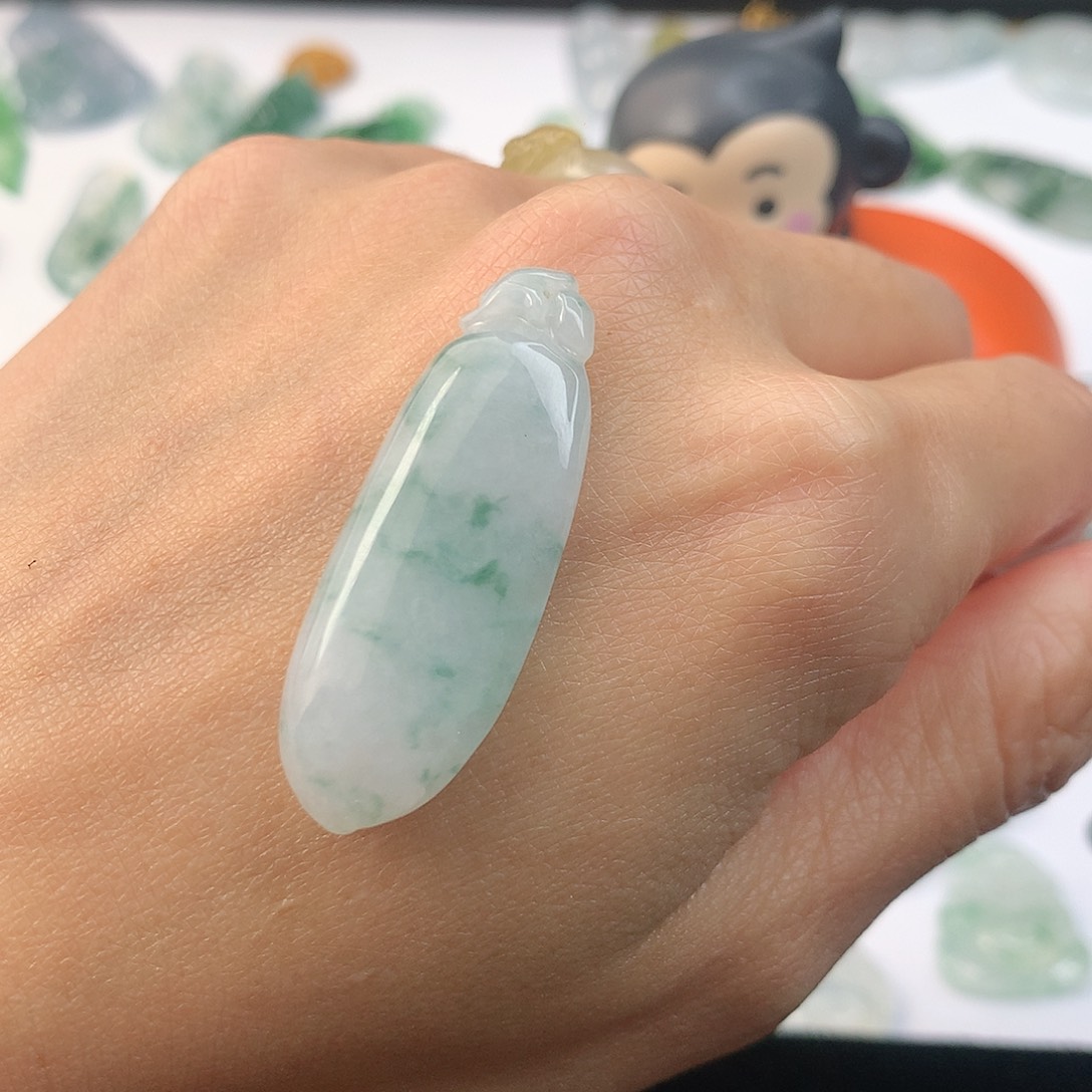 翡翠裸石福瓜吊坠