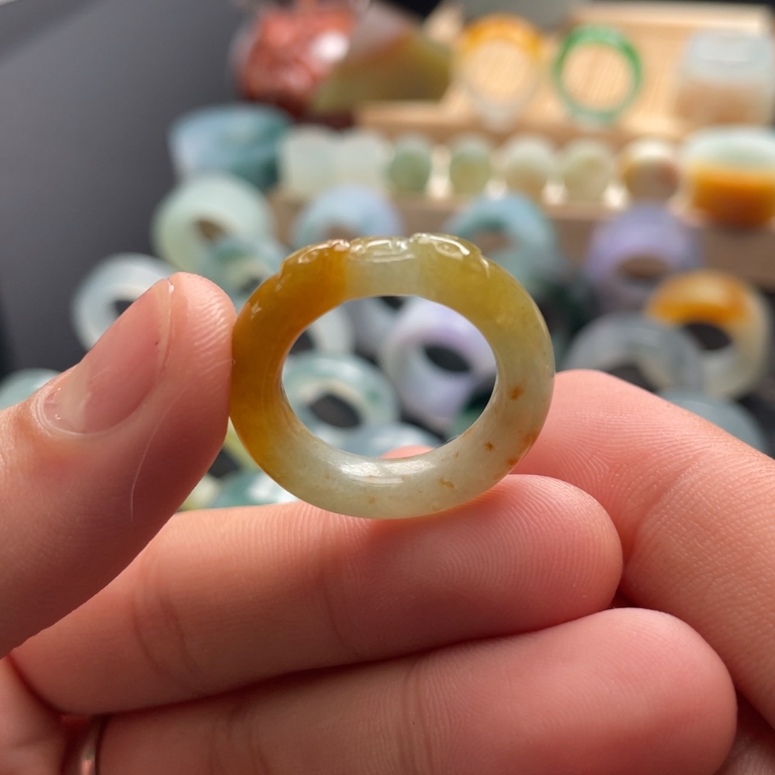 定制翡翠未镶嵌戒指