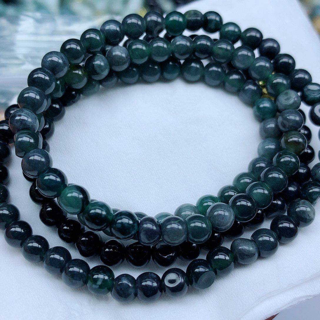 翡翠颈饰未镶嵌手串