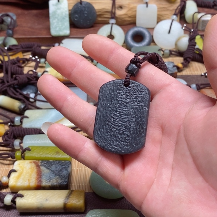 蛇纹石玉挂件未镶嵌万**生