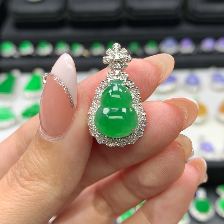 翡翠吊坠(不含链)18K金镶嵌