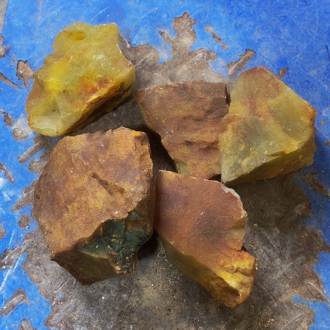 未镶嵌蛇纹石玉珠宝奇石