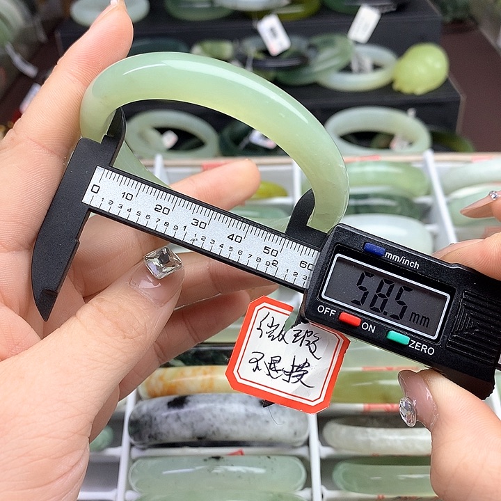 蛇纹石玉手镯未镶嵌757